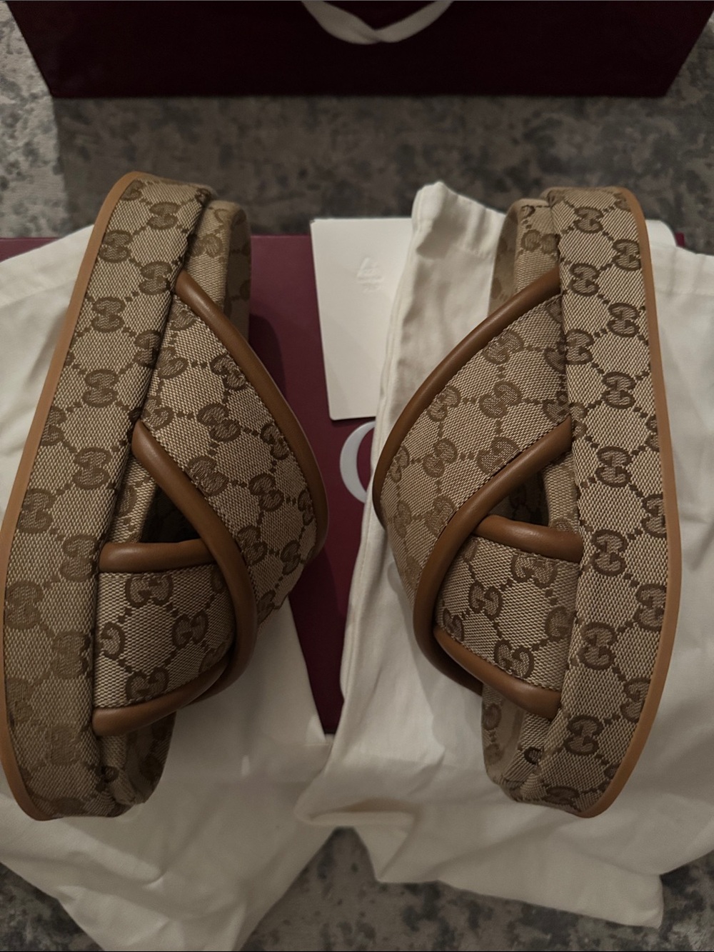 Gucci Tan GG Canvas Crisscross Slide Sandals… Never worn!! Box, label, dust bag - Picture 11 of 11